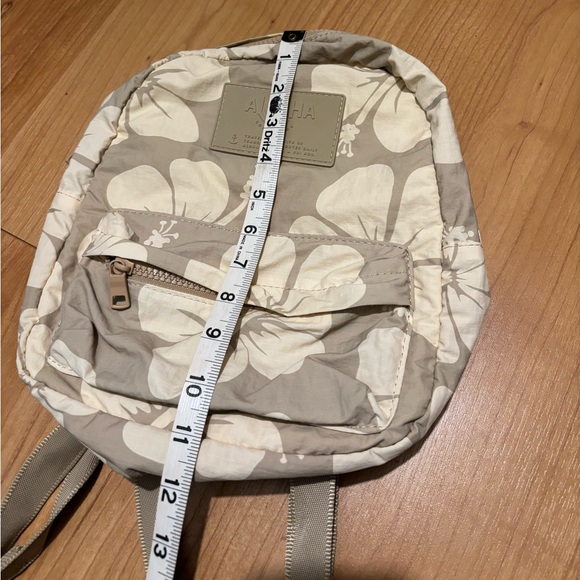 ALOHA Collection Keep it Light MINI Backpack in Hana Hou - Picture 5 of 6